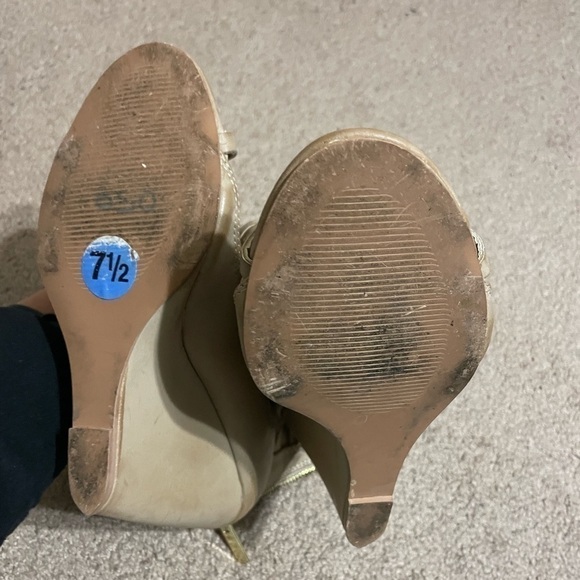 Betsey Johnson Beige Wedges size 7.5 - Picture 5 of 12